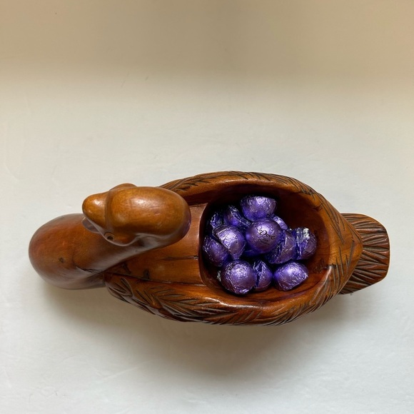 Hand carved wooden swan/ ornate/ Vintage/ acacia wood - Picture 10 of 11